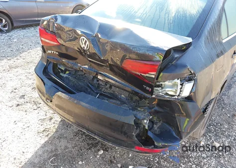 2017 Volkswagen Jetta 1.4T S z USA, uszkodzony, nr VIN 3VW2B7AJ1HM400139